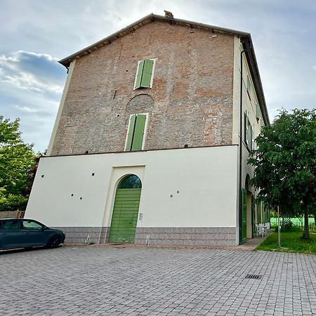 Intero Appartamento Con Giardino In Palazzo Del 1600 Кампоґалліано Екстер'єр фото